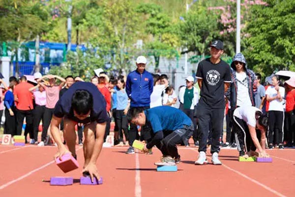 摸石過河